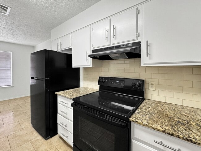 Building Photo - 7510 Old Spanish Trail