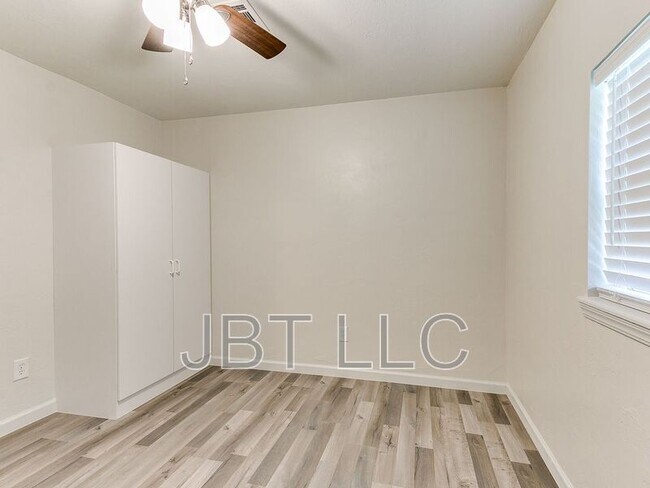 Building Photo - 4416 Meadowoak Dr