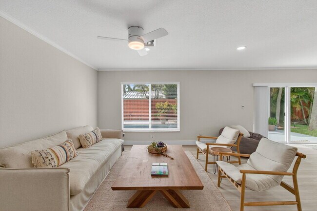 Building Photo - 802 Mallard Dr