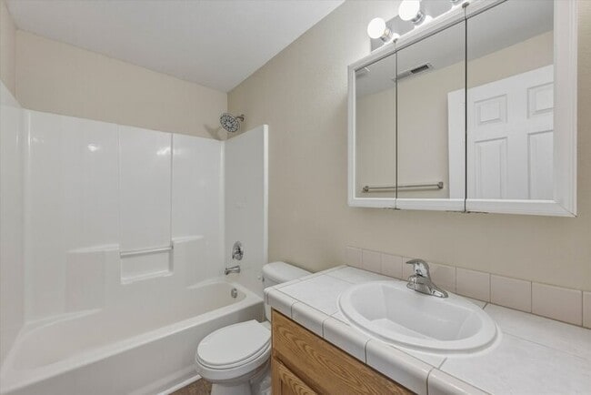 Building Photo - THREE BEDROOM PLUS BONUS OR FOURTH BEDROOM