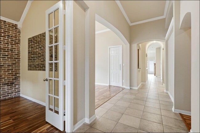 Building Photo - 14775 Holly Leaf Dr