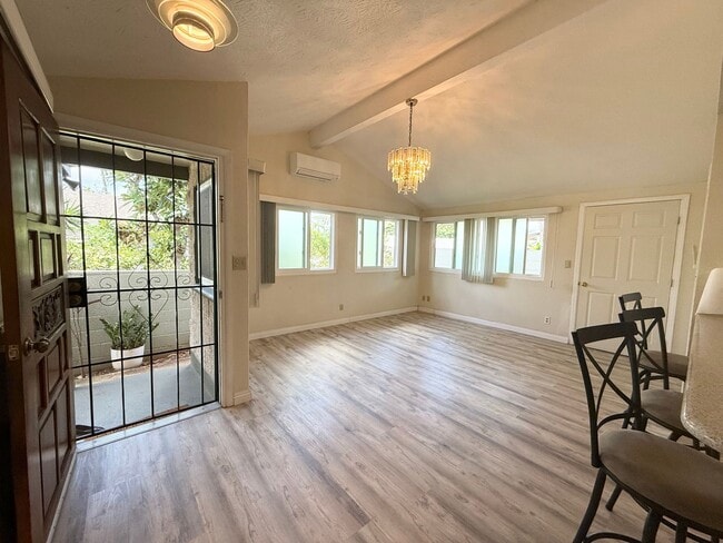 Building Photo - Duplex- Back House, Available Now in Salt ...