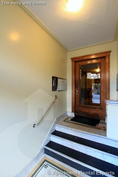 Building Photo - 14 Centre St