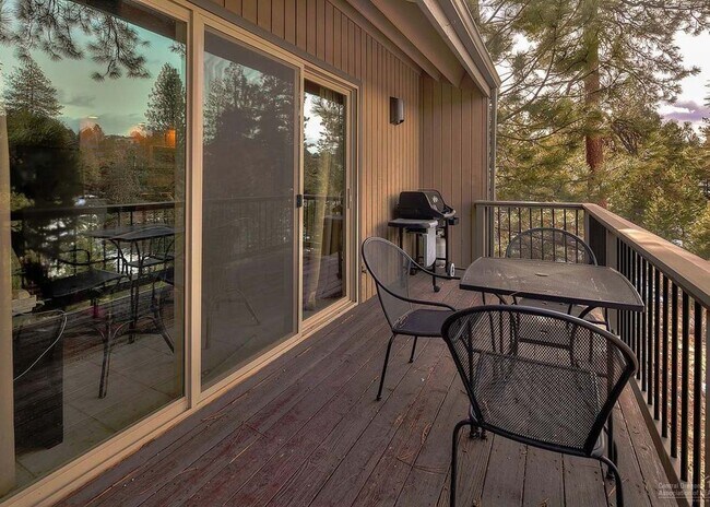 Building Photo - SWEET 2 BEDROOM, 1 BATH MT BACHELOR VILLAG...