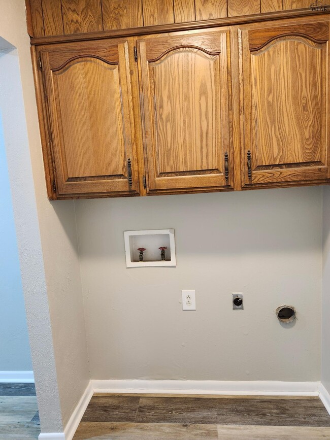 Building Photo - 916 Kiowa Dr