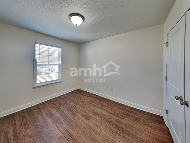Building Photo - 3132 Creek Village Ln