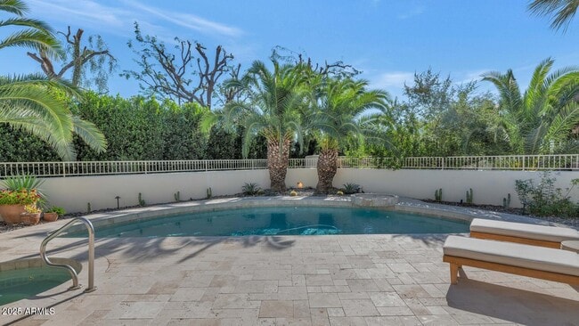 Building Photo - 9447 E Calle De Valle Dr