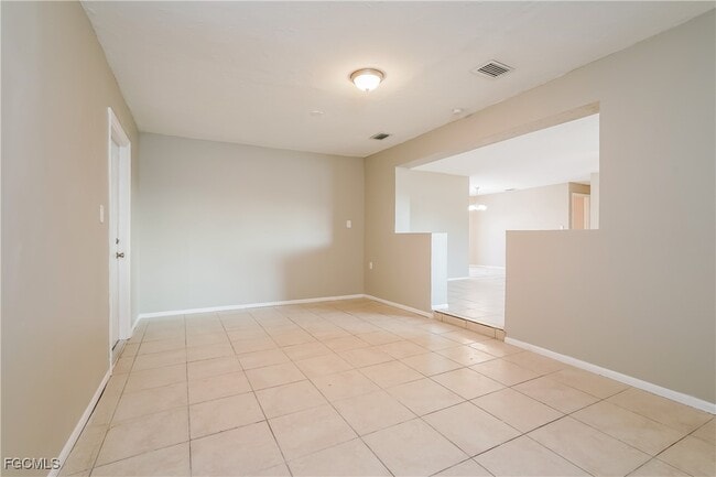 Building Photo - 19 Kingsman Cir