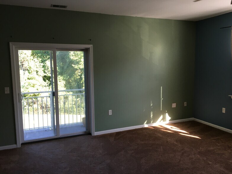 Building Photo - 932 Southmoor Dr