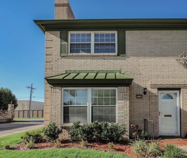 Primary Photo - Beautiful midtown condo