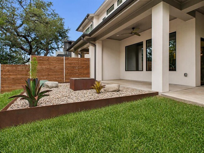 Building Photo - 4402 Mt Vernon Dr