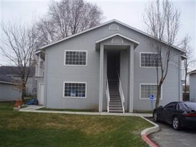 Building Photo - 2220 S Amy Ave