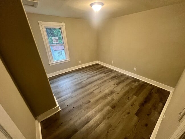 Building Photo - Great fully renewed property