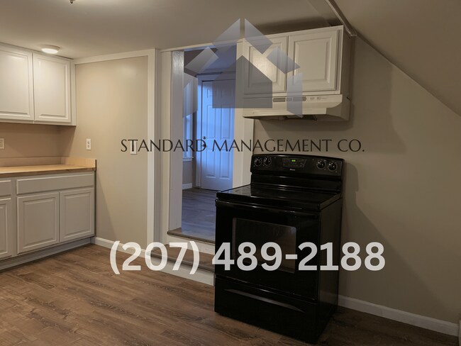 Building Photo - 28 Oak St