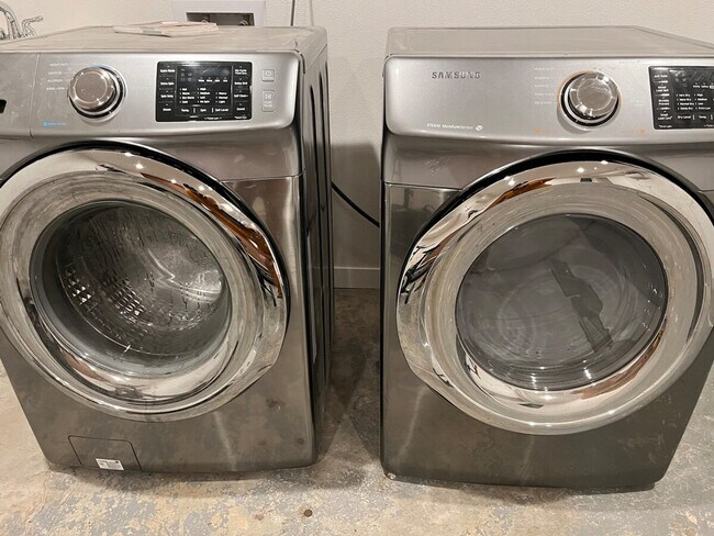 Building Photo - 3201 SW Sherwood Pl