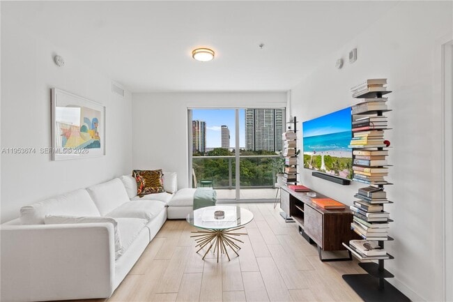 Building Photo - 1600 SW 1st Ave