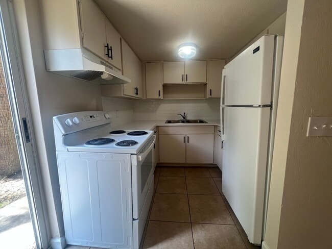 Building Photo - JULY LEASING SPECIAL $600 OFF One Full Mon...