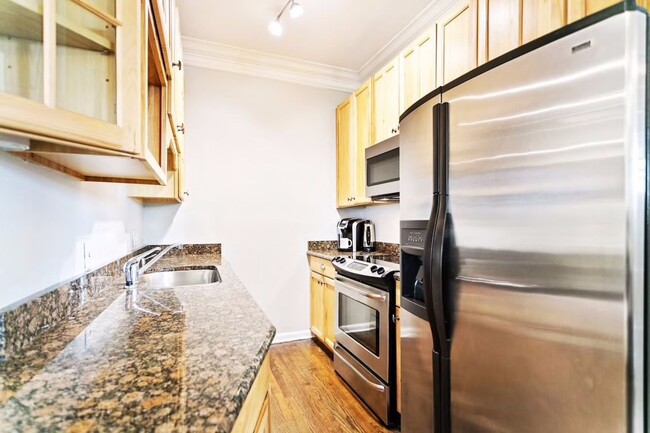 Building Photo - Luxury Midtown Private Retreat!