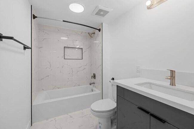 Building Photo - 12714 S Figueroa St