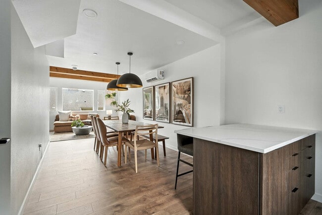 Building Photo - 925 NE 23rd Ave