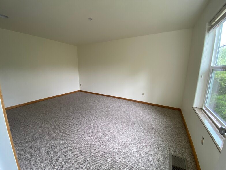Downstairs Bd 2 - 425 SE Shell Ave