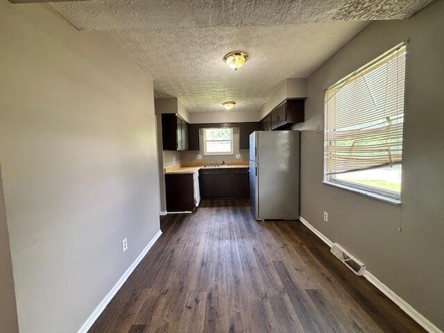 Building Photo - 2621 Woodsedge Rd