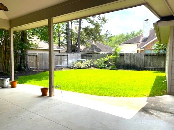 Building Photo - Great Location, wonderful Schools, Large e...