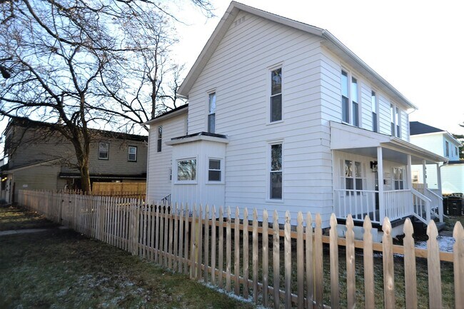 Building Photo - 610 Union St