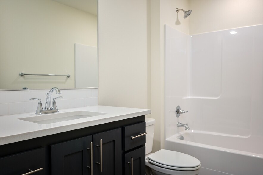 Upstairs hall bathroom - 1965 NW 19th Ct