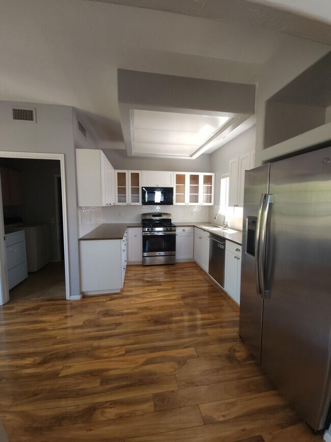 Building Photo - Gated Community at La Reserve Oro Valley_ ...