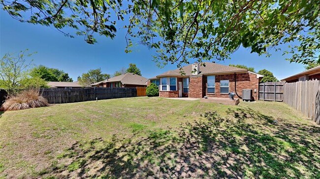 Building Photo - 2212 SW 141st Pl