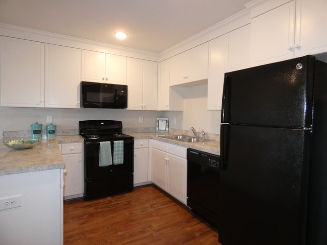 1 BR Kitchen with Appliances - Willow Run