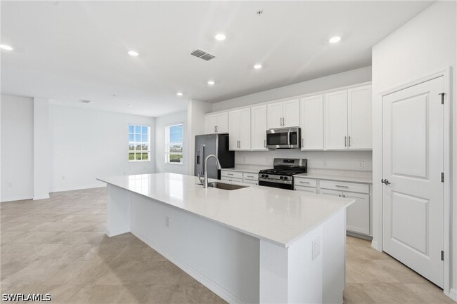 Building Photo - 15918 Grn Acrs Ave