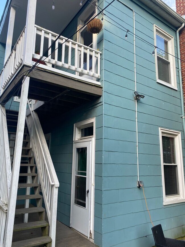 Building Photo - 2220 Parkwood Ave