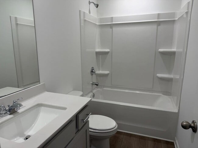 Building Photo - 214 Kinship Dr