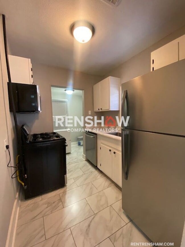 Building Photo - Duplex Unit - Newly Renovated - Evergreen ...
