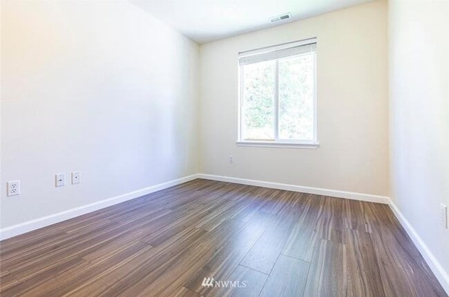 Building Photo - Spacious 3-Bedroom Home Near Horseshoe Lake
