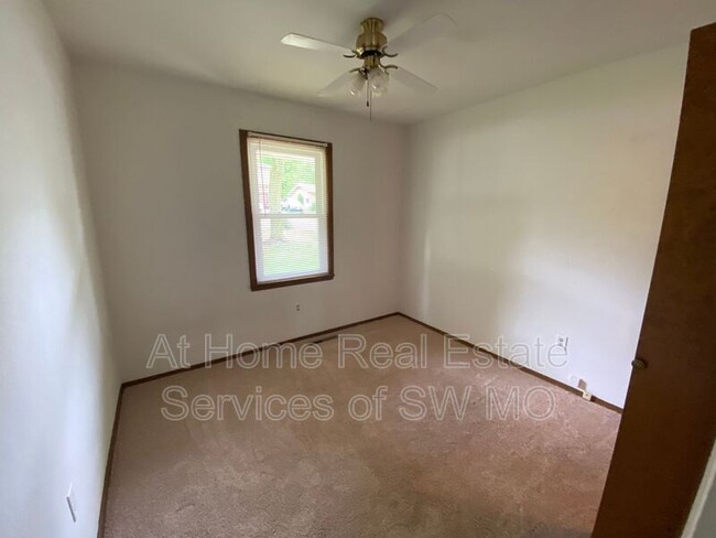 Building Photo - 2535 W Primrose Ln