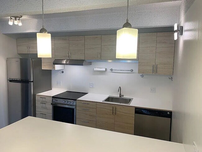Building Photo - Immediate Availability! Overlook Cheesman ...