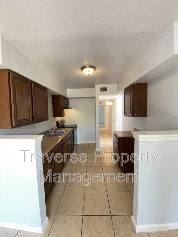 Building Photo - 6810 Trail Lake Dr