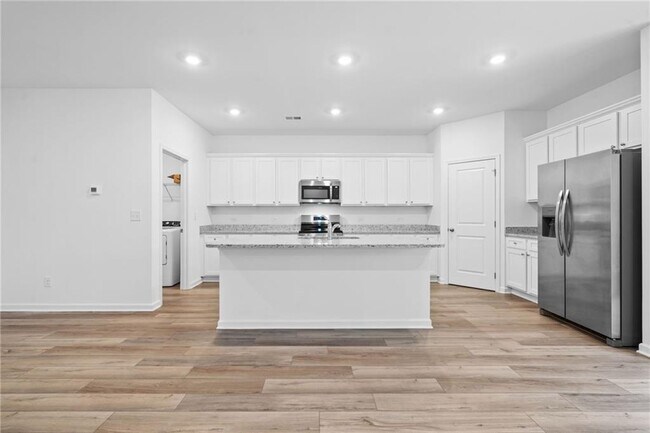 Building Photo - 788 Evergreen Rd