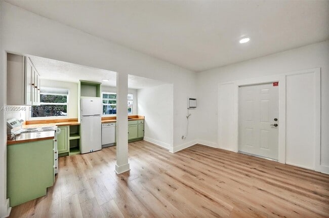 Building Photo - 1411 SW 3rd St