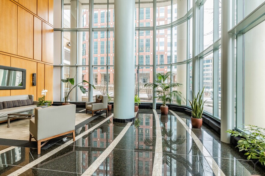 Building Photo - 345 N La Salle Dr