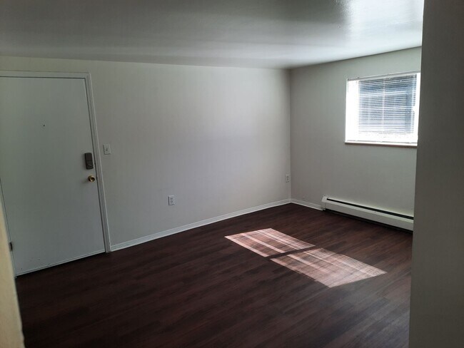Building Photo - 2 bedroom 1 bath | Near downtown Golden | Lots of natural light |