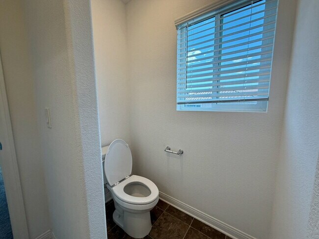 Building Photo - BEAUTIFUL 5 BED 3.5 BATH 3-STORY SINGLE FAMILY HOME WITH 2-CAR GARAGE, SUPER-SIZED LOFT & LOW-MAI...