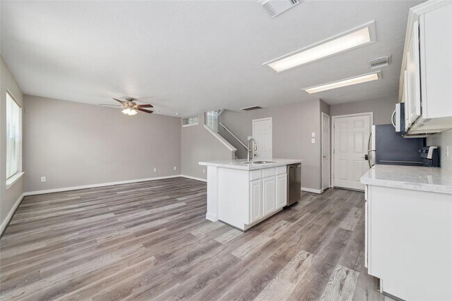 Building Photo - 202 S Walden Elms Cir