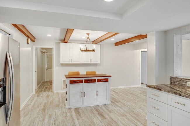 Building Photo - Beautiful 4 bedroom, 2 bathroom in Satellite Beach! NO HOA!!