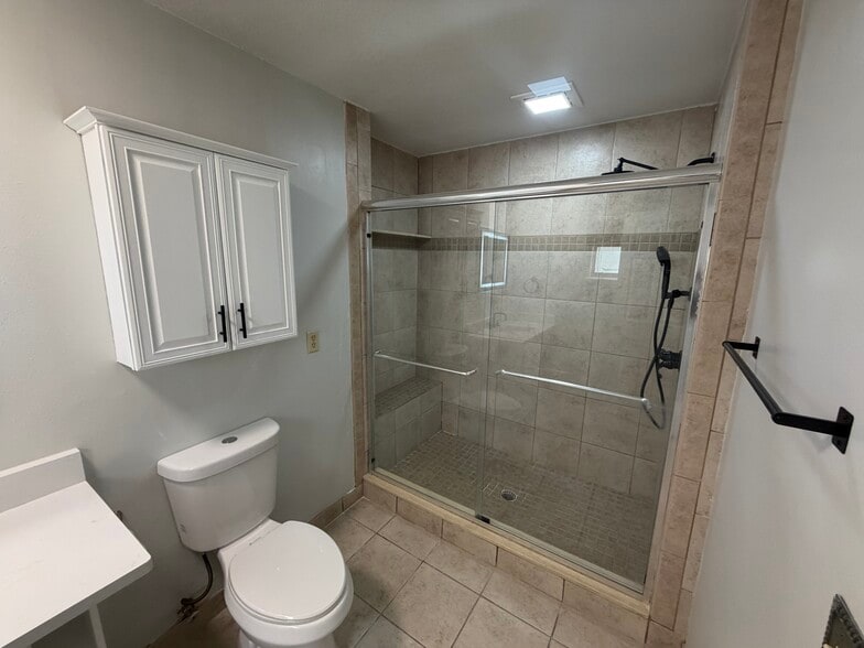 Building Photo - 2306 Musselwhite Ave