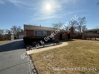 Building Photo - *** HEART OF ROSELLE / COMMUTER FRIENDLY /...