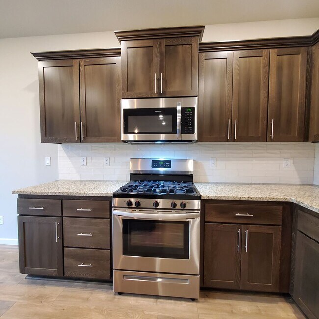 Building Photo - Newer 3 bedroom 2 bath home in SE Albany, close to LBCC, Easy drive to Corvallis, Lebanon or I-5